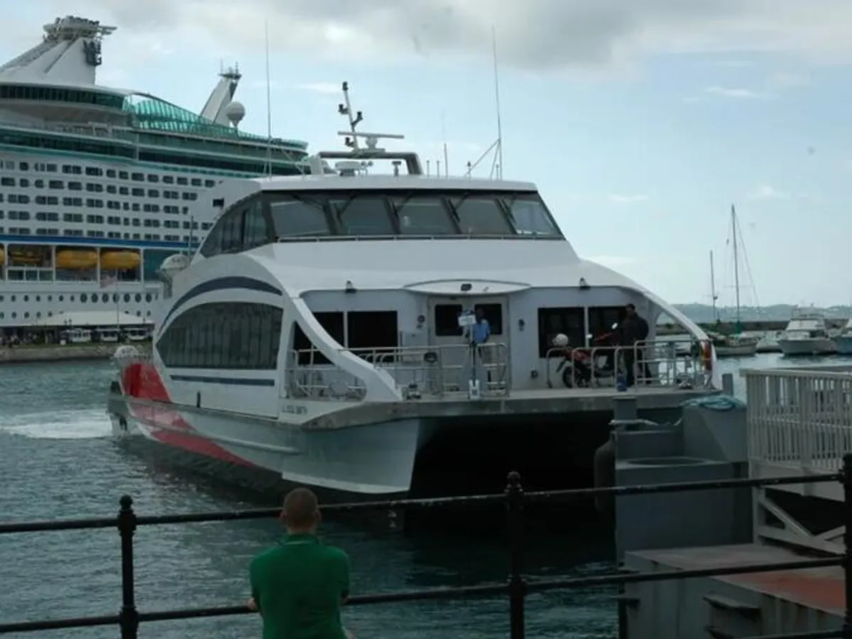 Navio de transporte de passageiros (Ferry) à venda