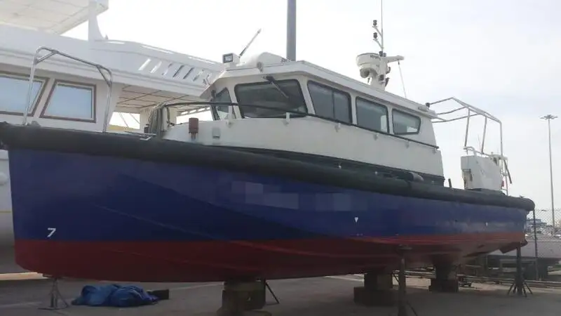 Barco de tripulação à venda