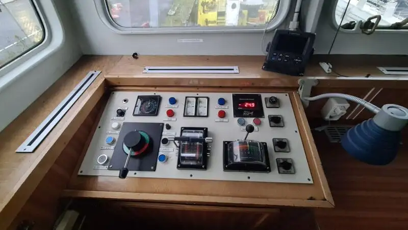 Navio de abastecimento à venda