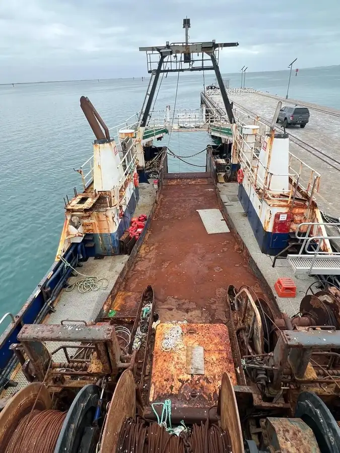 Navio de pesca de arrasto à venda