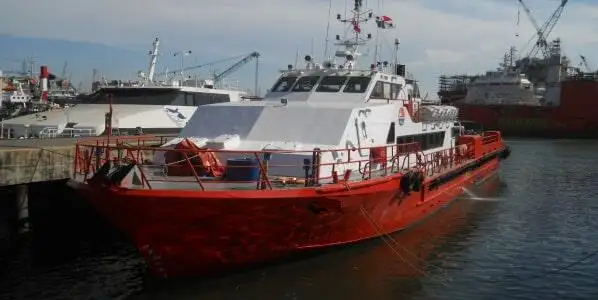 Barco de tripulação à venda