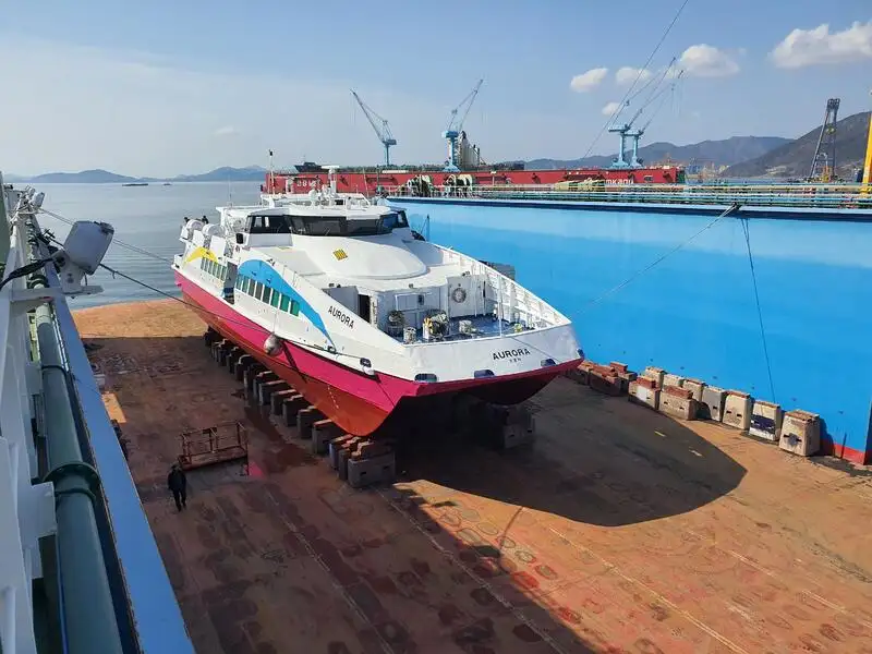 Navio de passageiros à venda