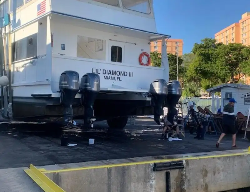 Navio de passageiros à venda