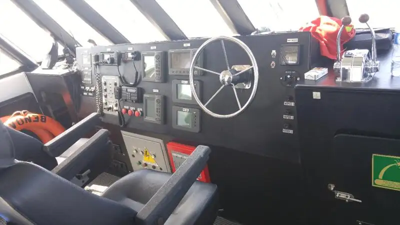 Barco de tripulação à venda