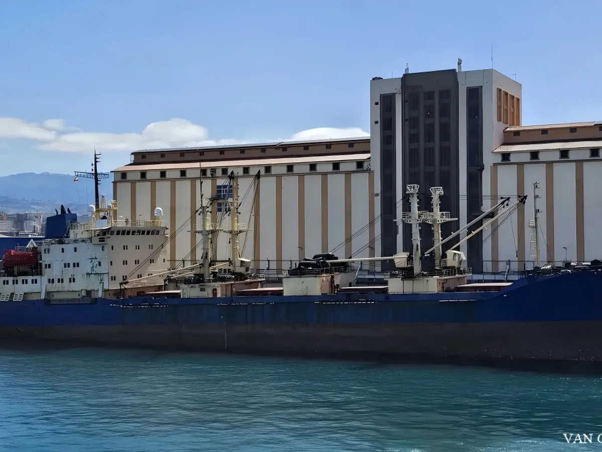 Navio frigorífico à venda