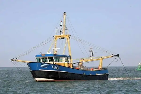 Navio de pesca de arrasto à venda
