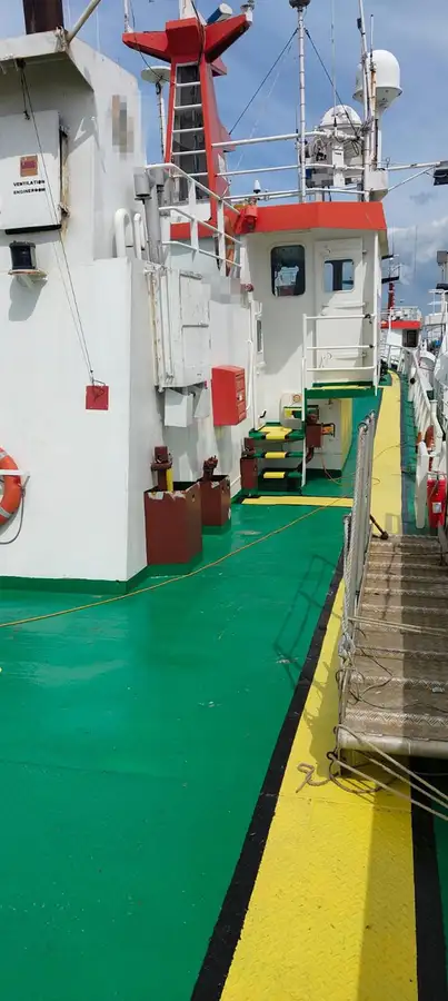 Navio de abastecimento à venda