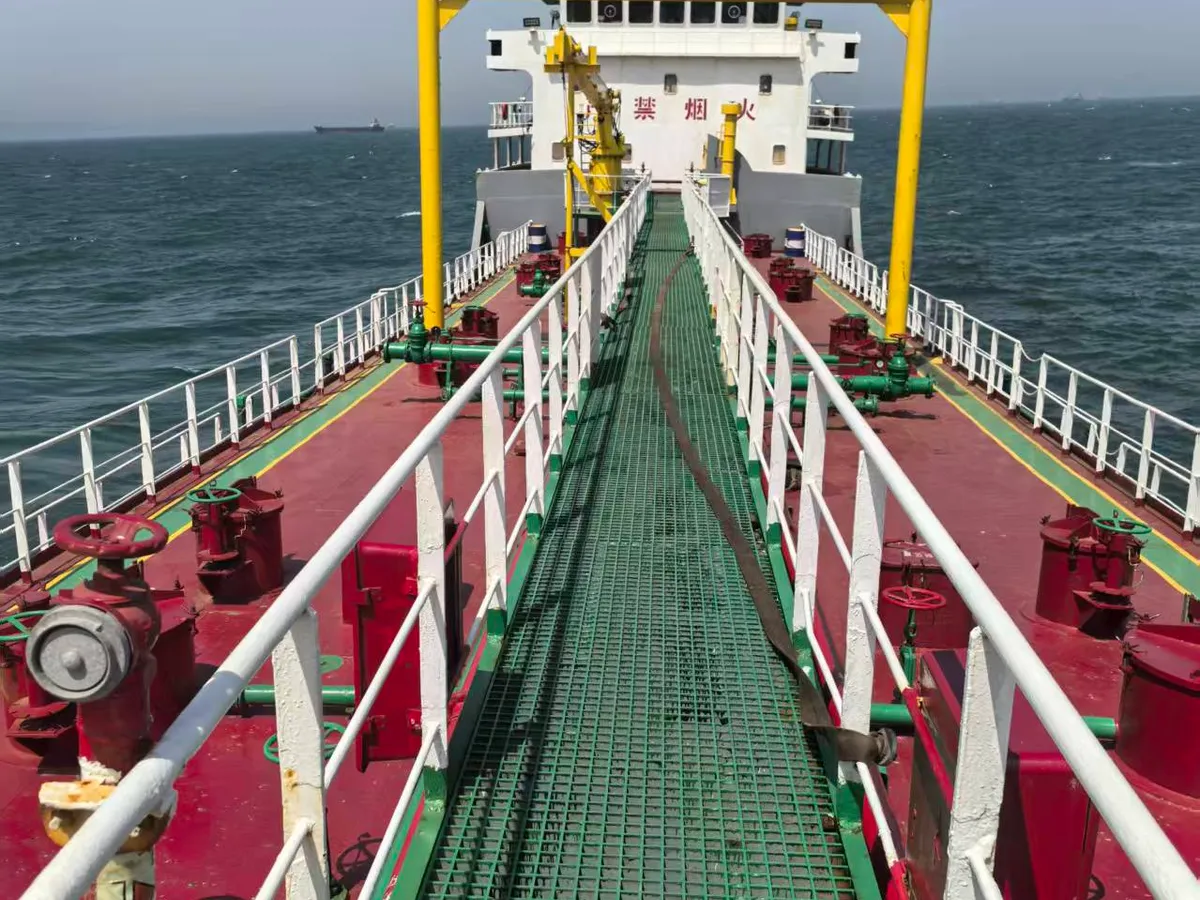 Navio-tanque de combustível à venda