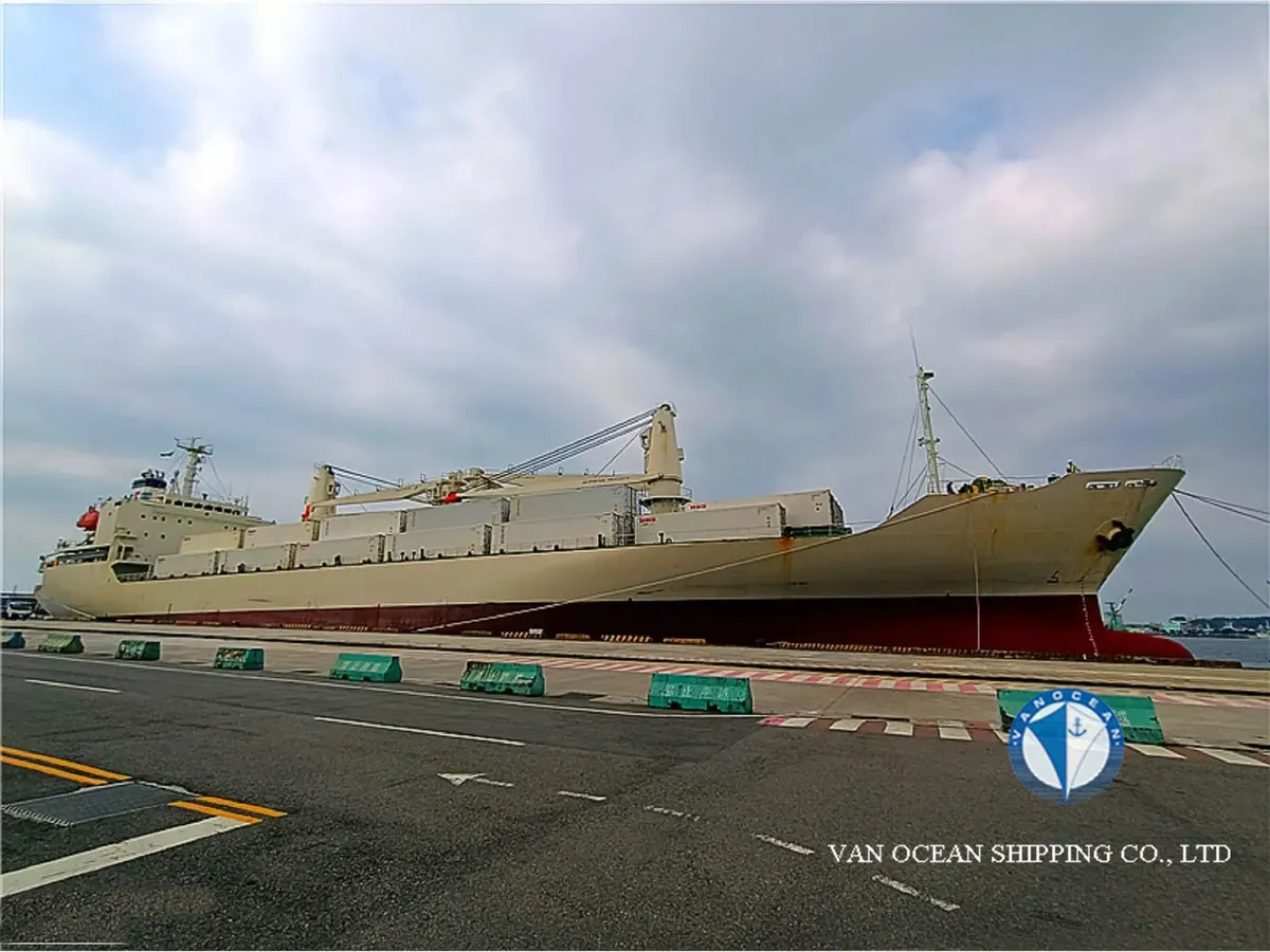 Navio frigorífico à venda