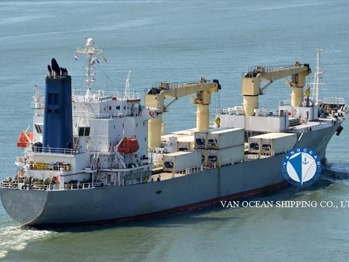 Navio frigorífico à venda