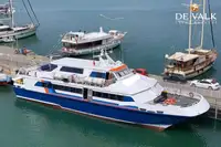 Catamarã à venda