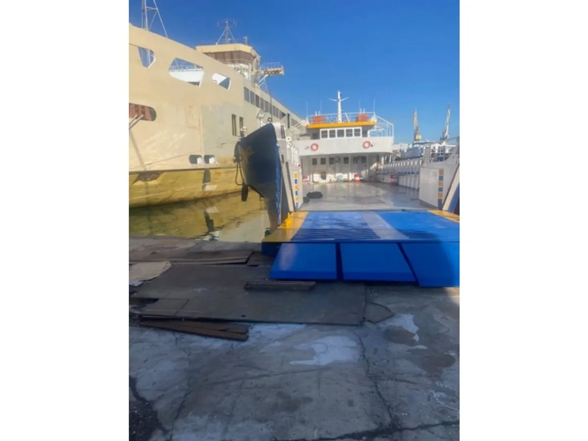 Navio de passageiros à venda