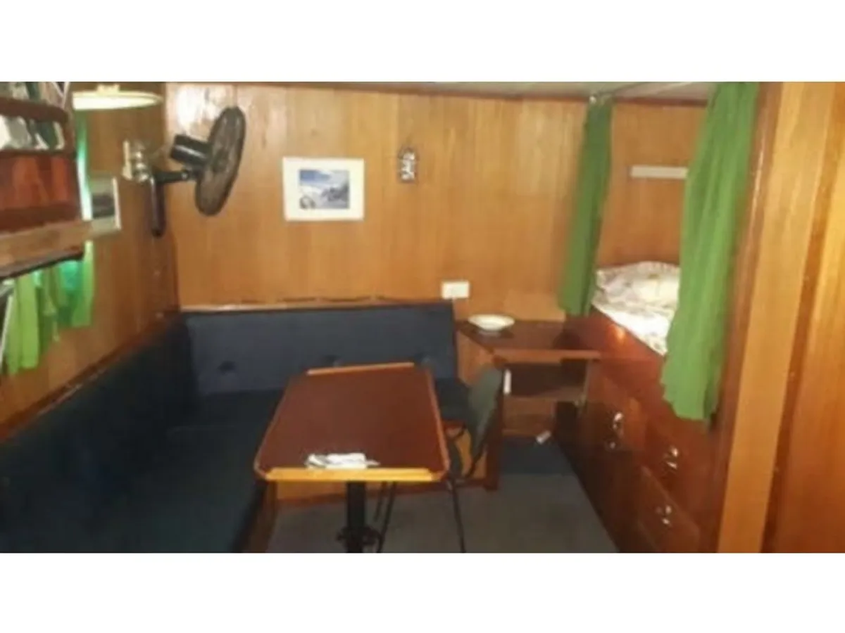 Navio de abastecimento à venda