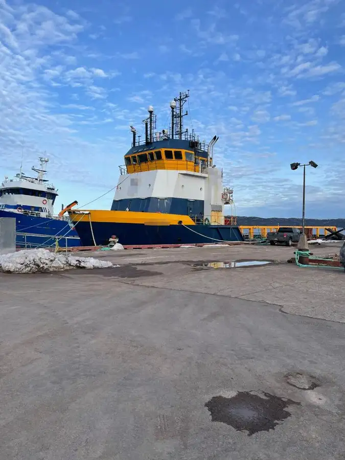 Navio de abastecimento à venda