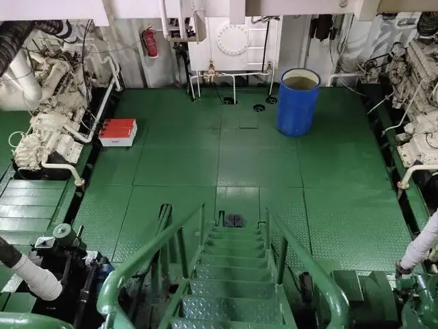 Balsa de desembarque, tanque à venda