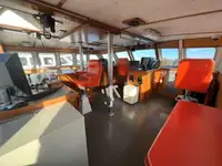 Barco de tripulação à venda