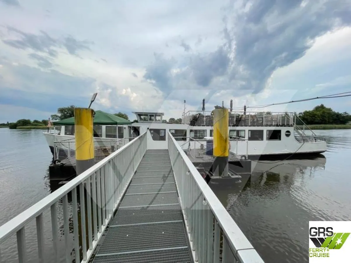 Barco de turismo à venda