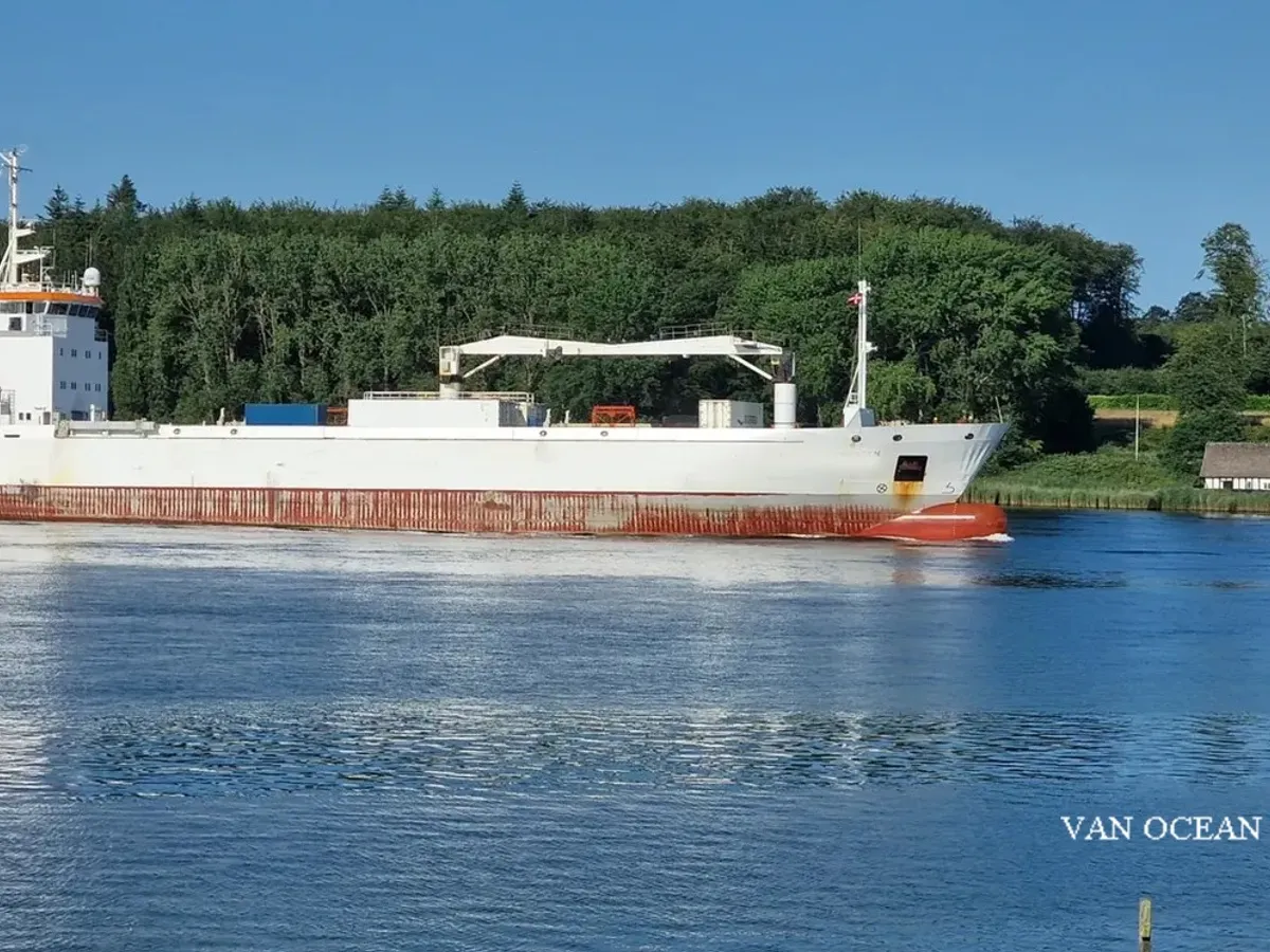 Navio frigorífico à venda