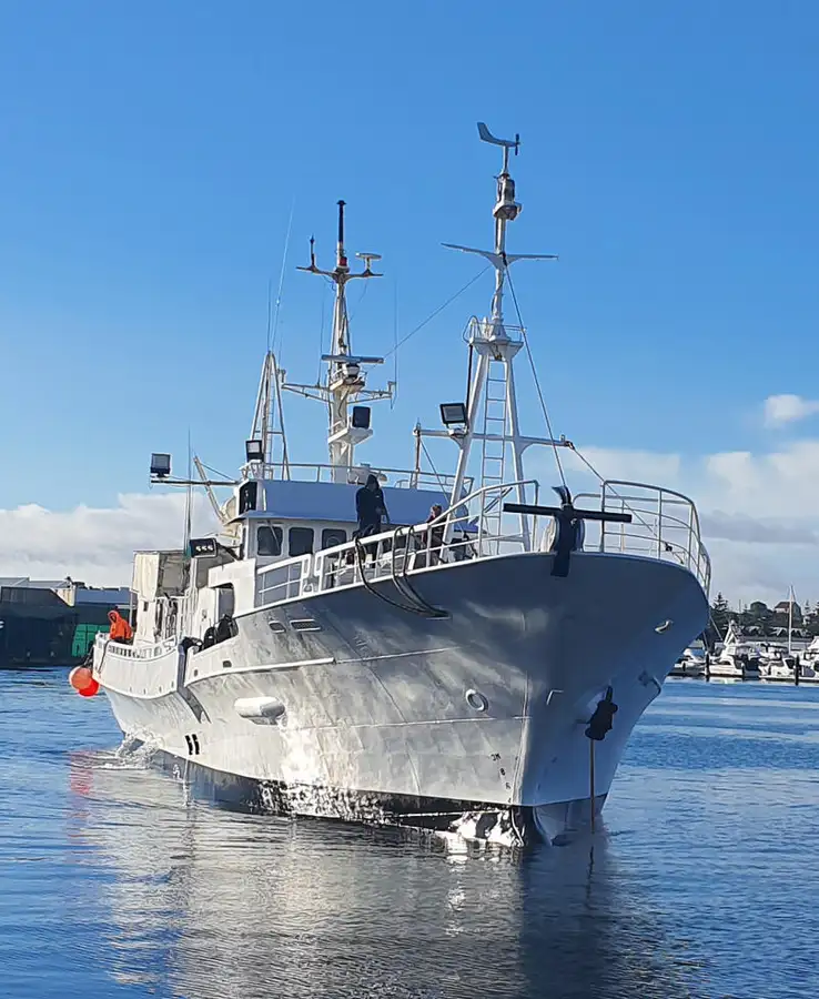 Navio de pesca de arrasto à venda