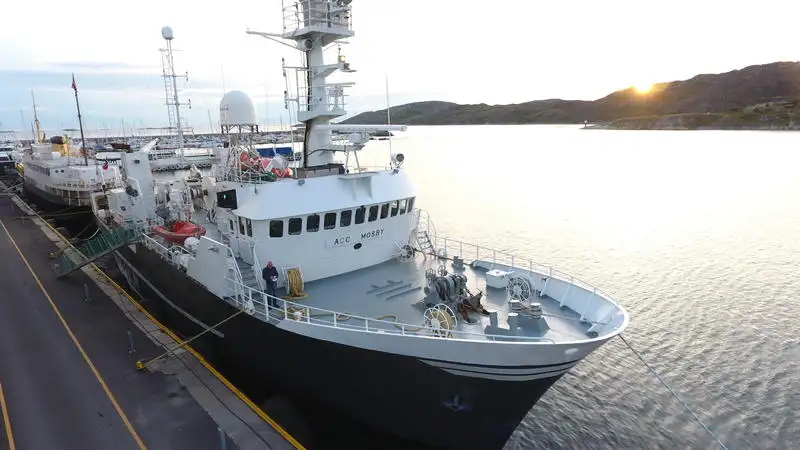 Navio porta-contêineres à venda