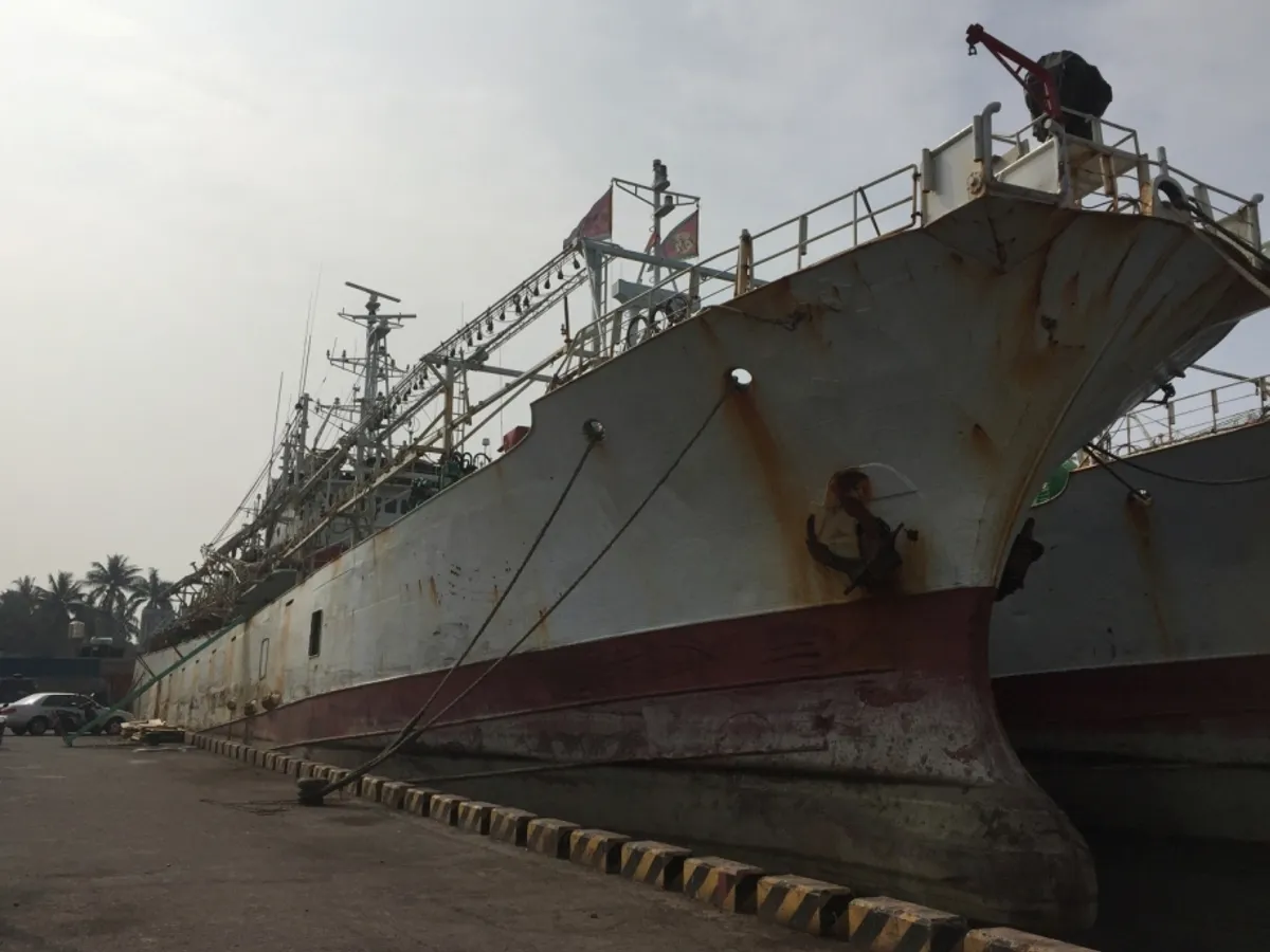 Navio de pesca de lula com anzol à venda