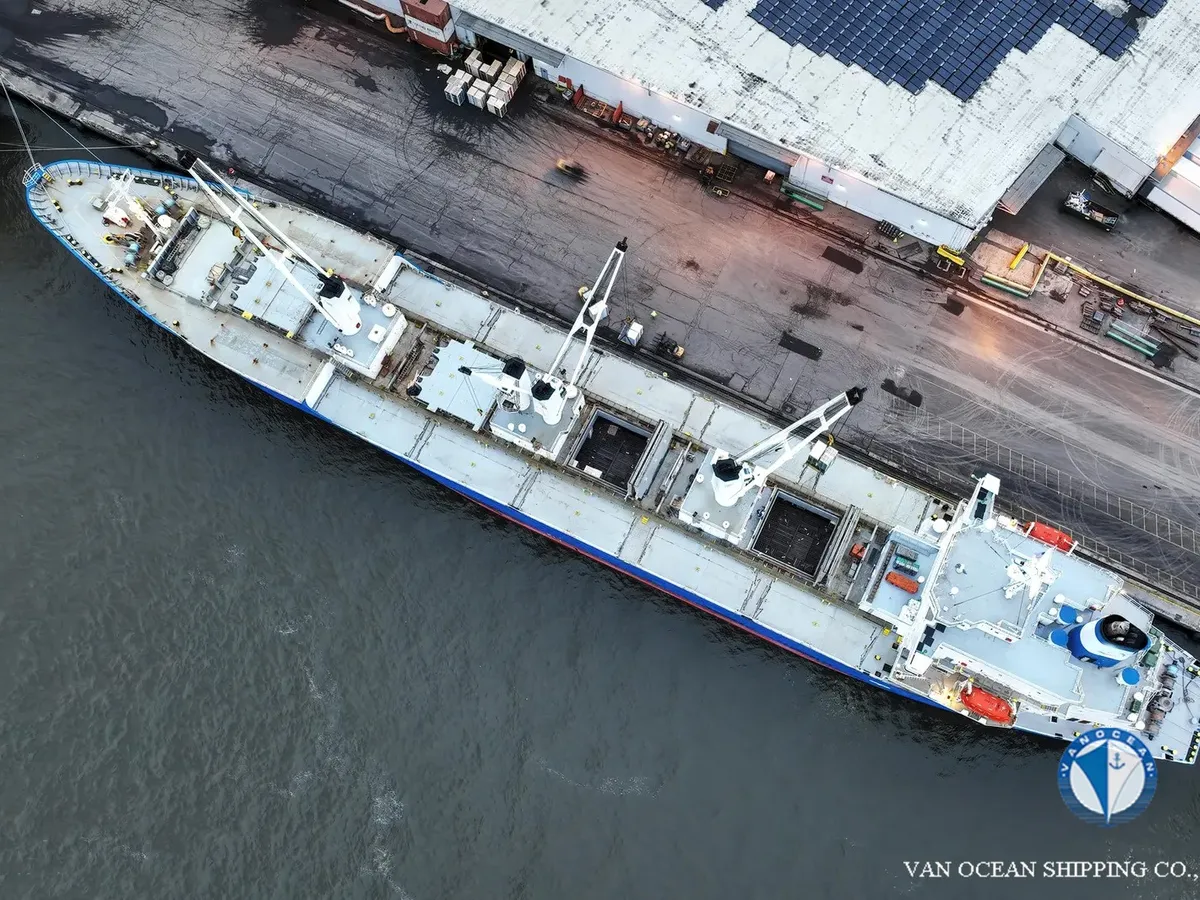 Navio frigorífico à venda