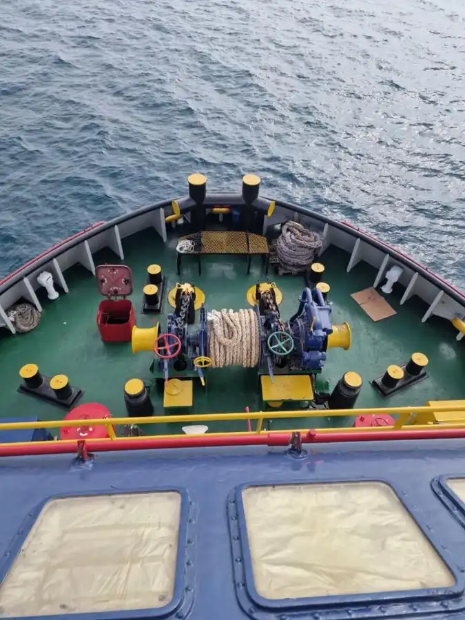 Navio de abastecimento à venda