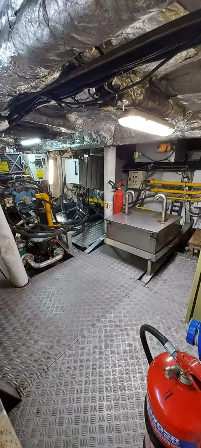 Barco de tripulação à venda