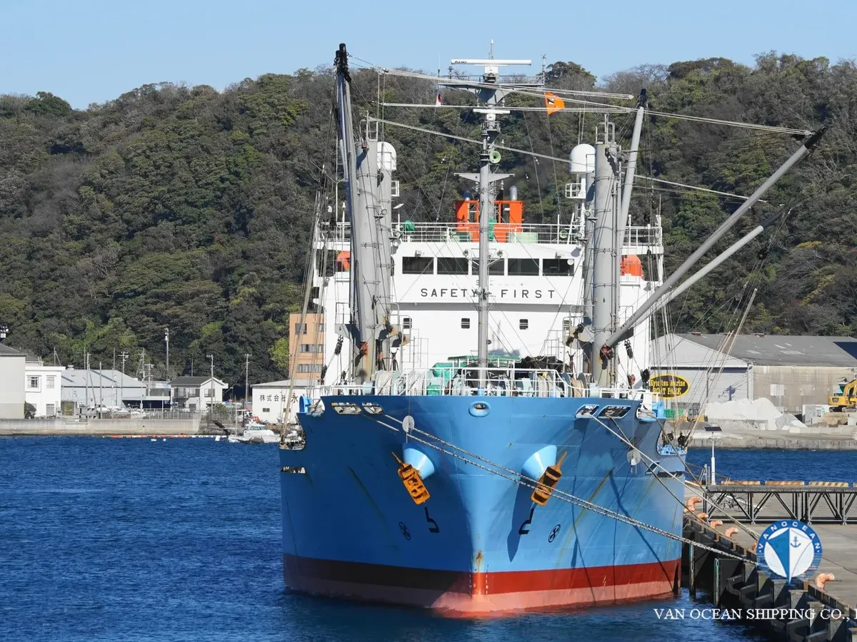 Navio frigorífico à venda
