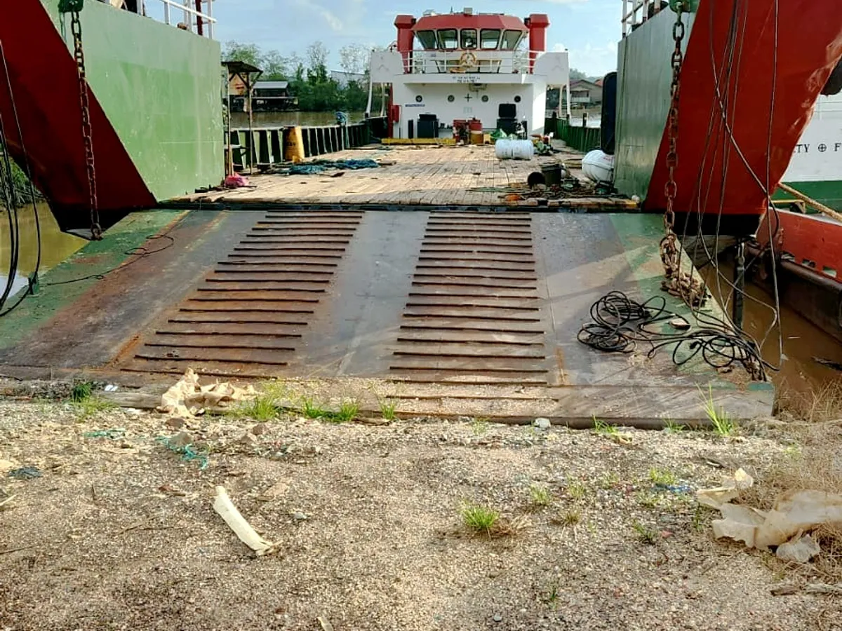 Balsa de desembarque, tanque à venda