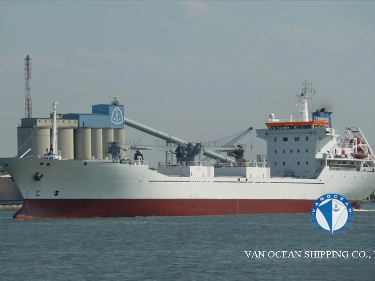 Navio frigorífico à venda