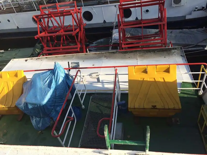 Navio porta-contêineres à venda