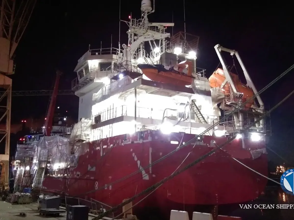 Navio frigorífico à venda