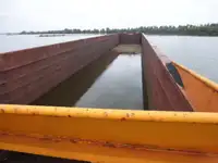 Barcaça à venda