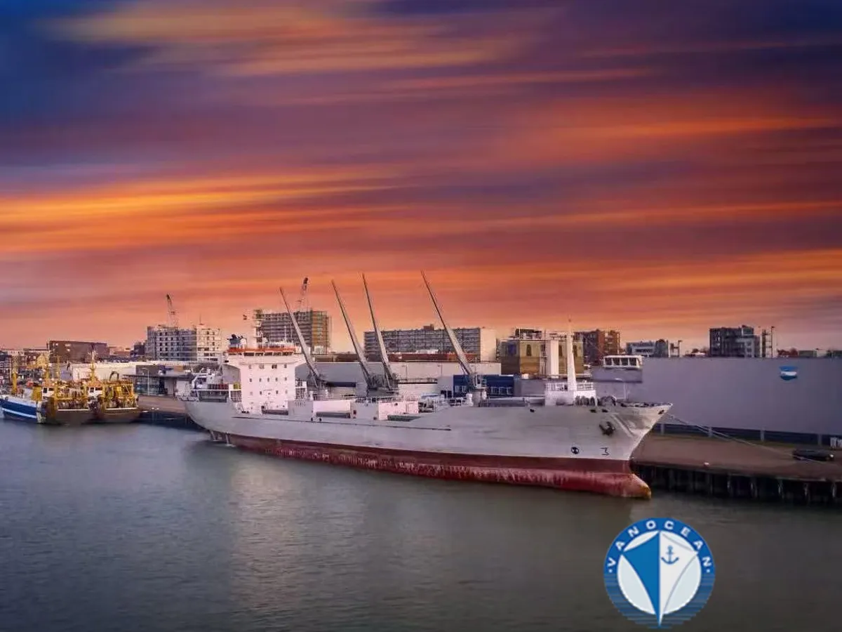Navio frigorífico à venda