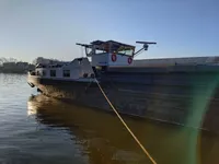 Barcaça à venda