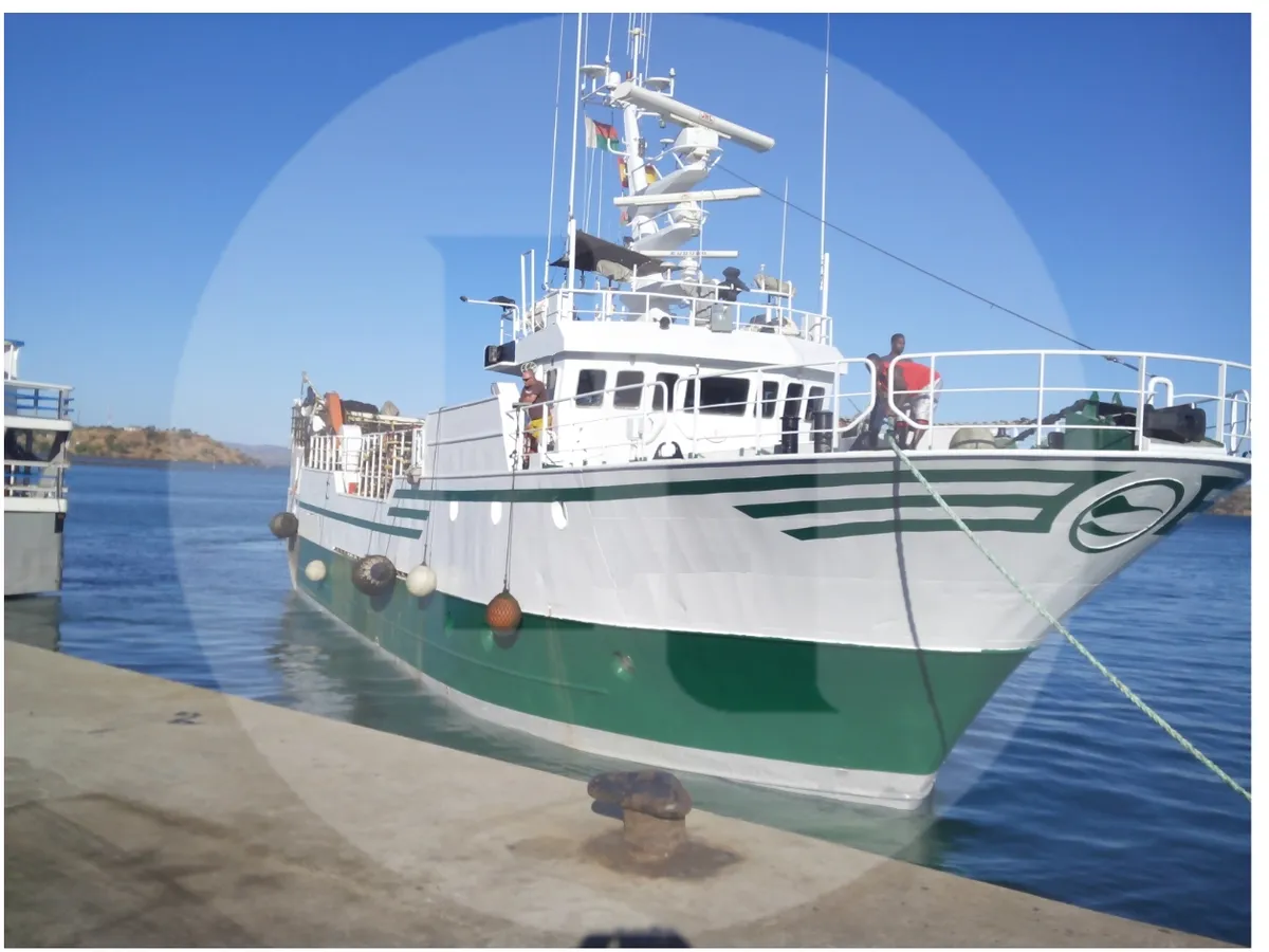Navio de pesca à venda