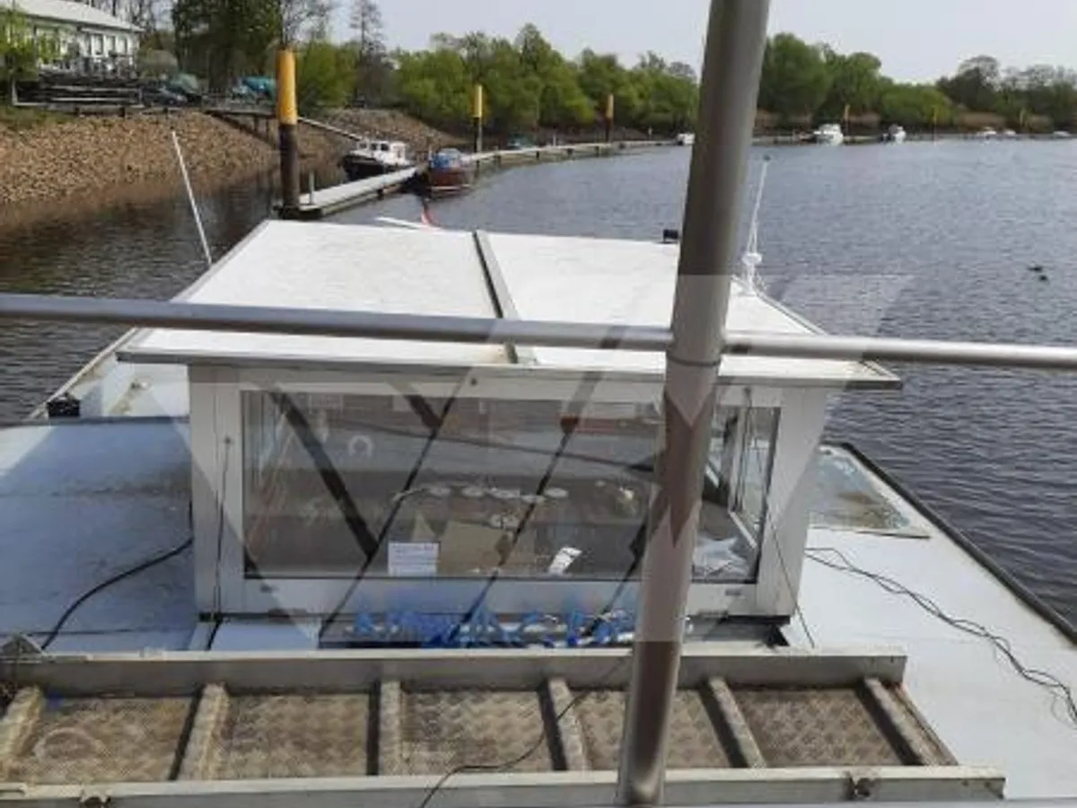 Barco de turismo à venda