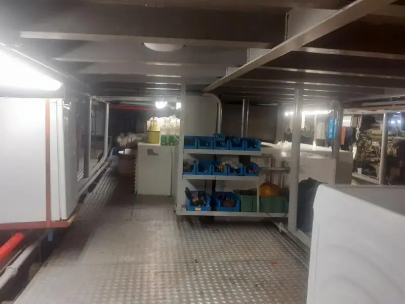 Navio porta-contêineres à venda