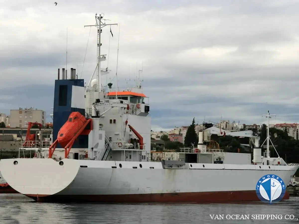 Navio frigorífico à venda