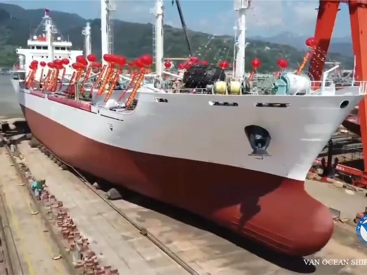 Navio frigorífico à venda