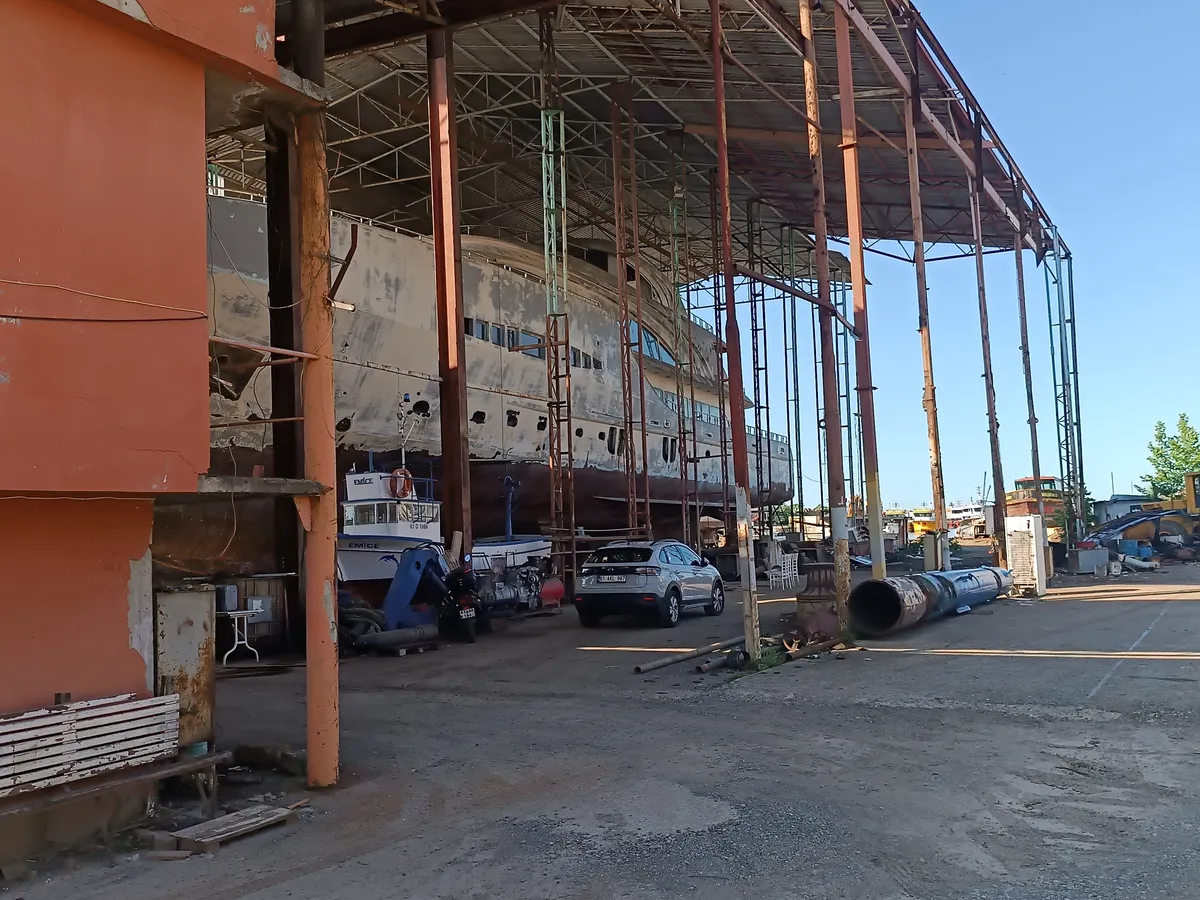 Barcaça à venda