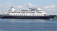 Navio de passageiros à venda