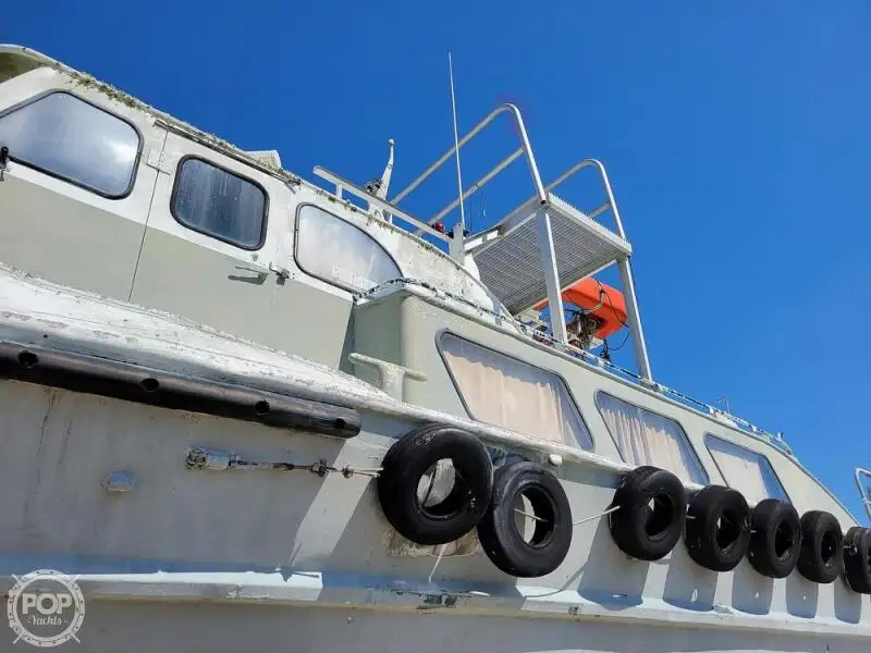 Barco de tripulação à venda