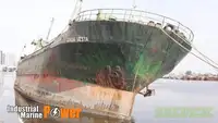 Ferro velho à venda
