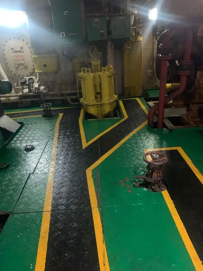Navio de abastecimento à venda