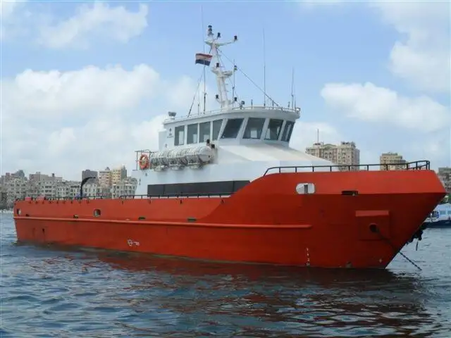 Barco de tripulação à venda