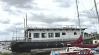 Barcaça de alojamento à venda