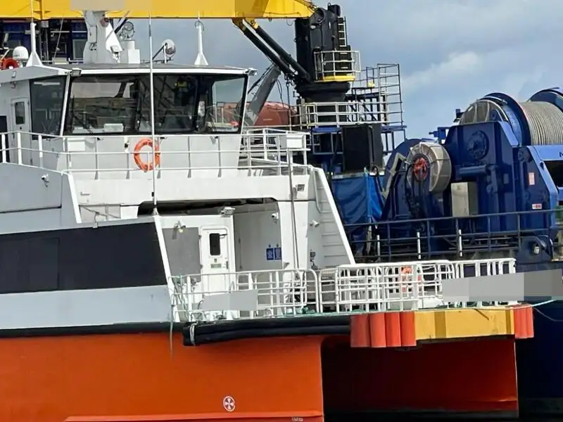 Navio porta-contêineres à venda