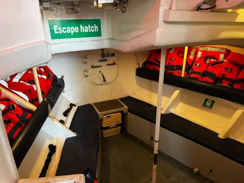 Barco de tripulação à venda